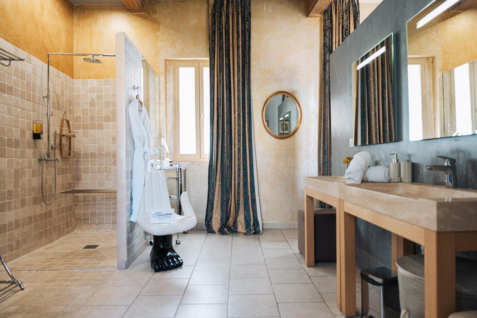 Palais Aoma, Particulier De Luxe En Provence 2*