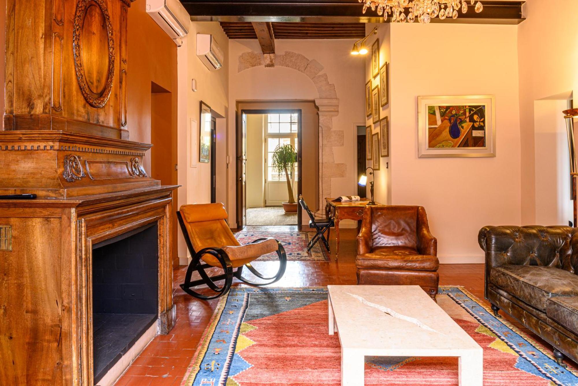 Gasthof Palais Aoma, Particulier De Luxe En Provence